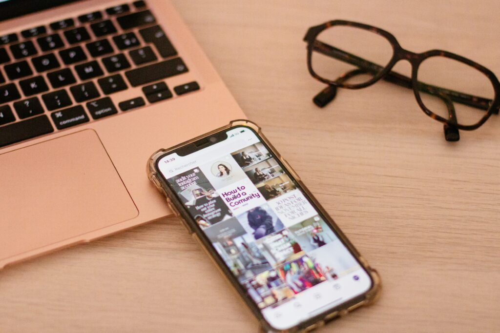 Balancing a Full-Time Job with a Side Hustle
